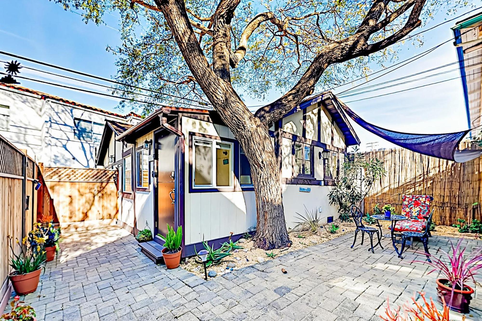 Santa Barbara Beach Cottage Exterior photo